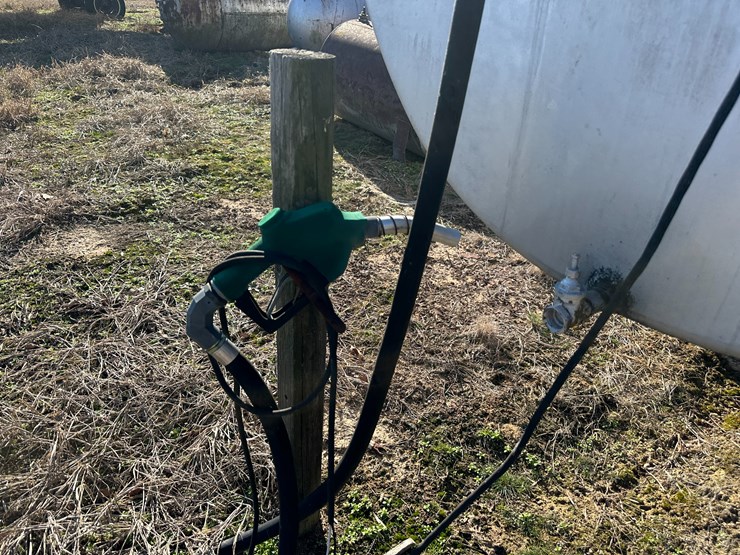 #35828-•-~3,700-gallon-fuel-tank-w/pump-image-13