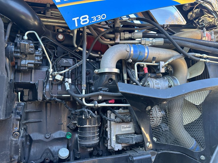 2014-new-holland-t8.330-image-62