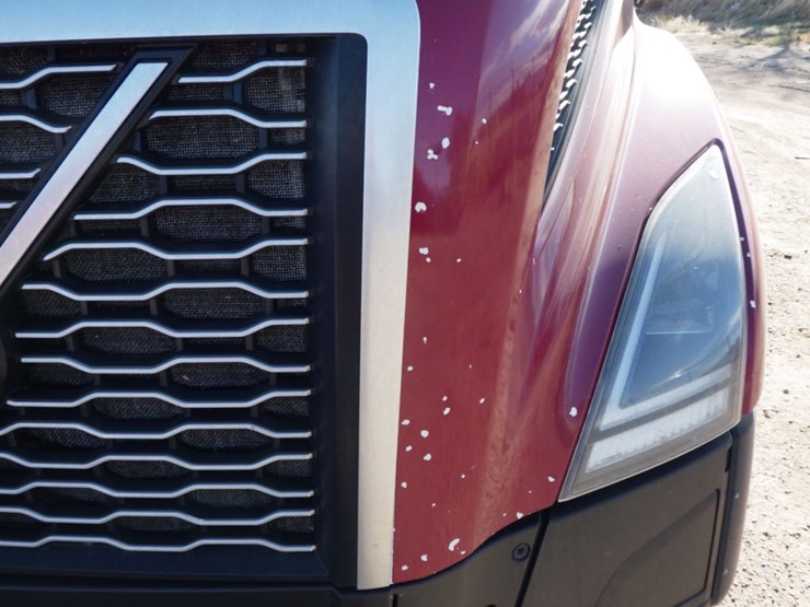 2021-volvo-vnl-300-image-4