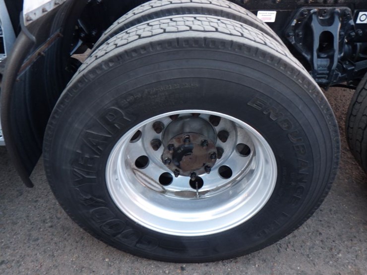 2022-kenworth-t680-image-18