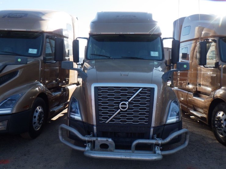 2022-volvo-vnl-760-image-2