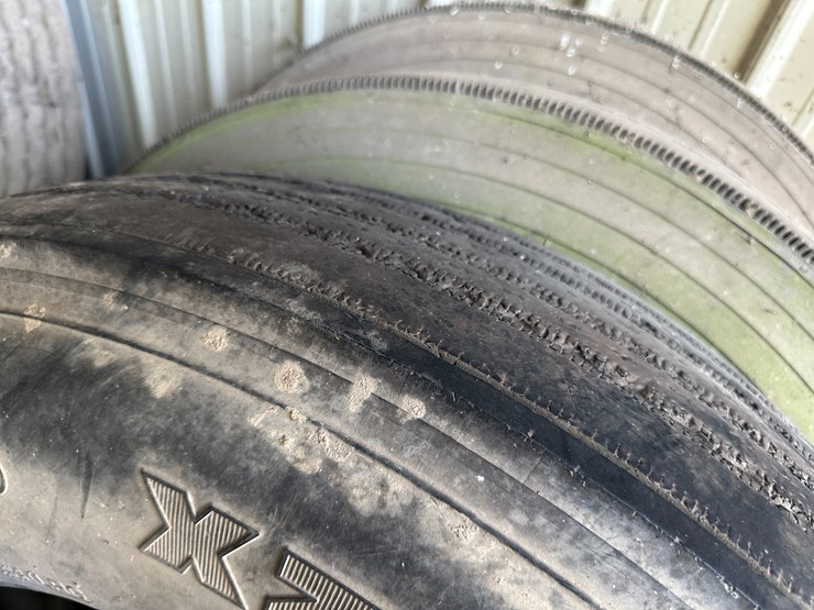 #35097-•-lot-of-miscellaneous-tires-image-13