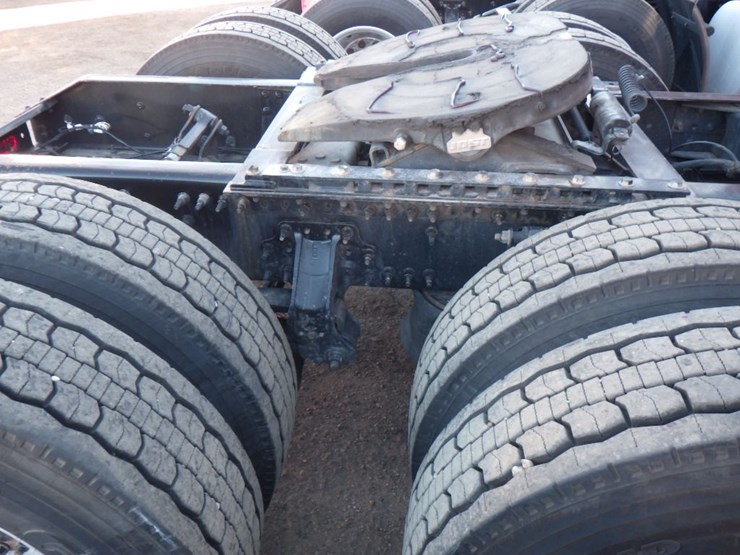 2020-volvo-vnl-760-image-6