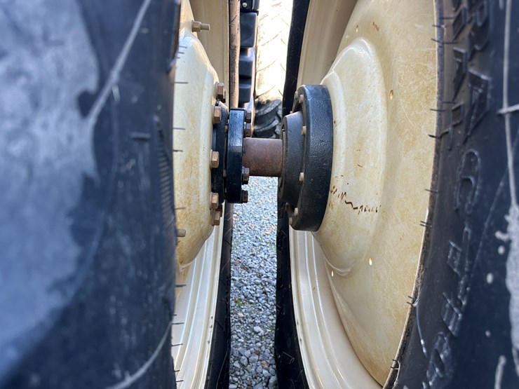 2014-new-holland-t8.330-image-13