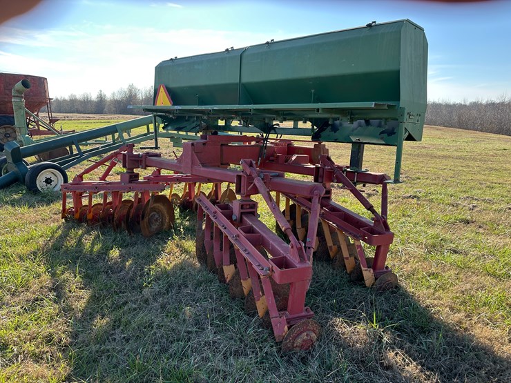 #35840-•-tandem-levee-plow-w/seed-box-image-3