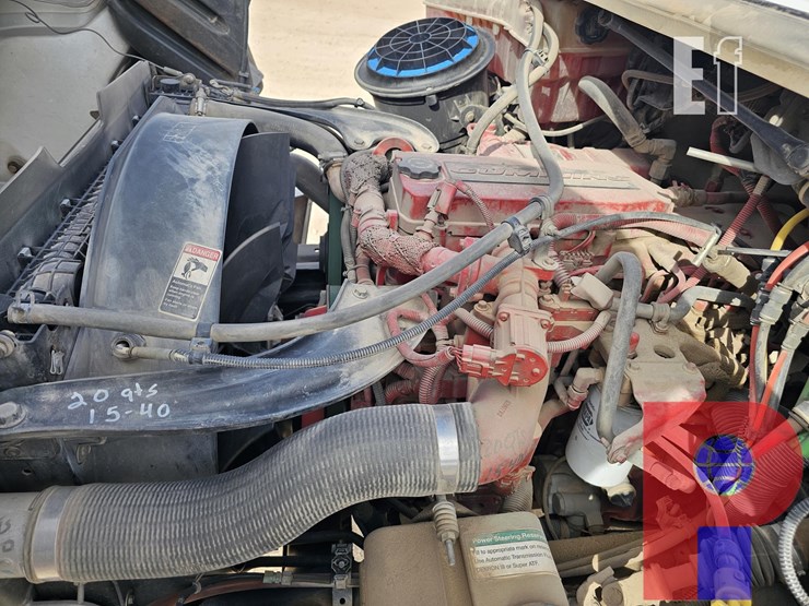 2011-freightliner-m2-106-image-5