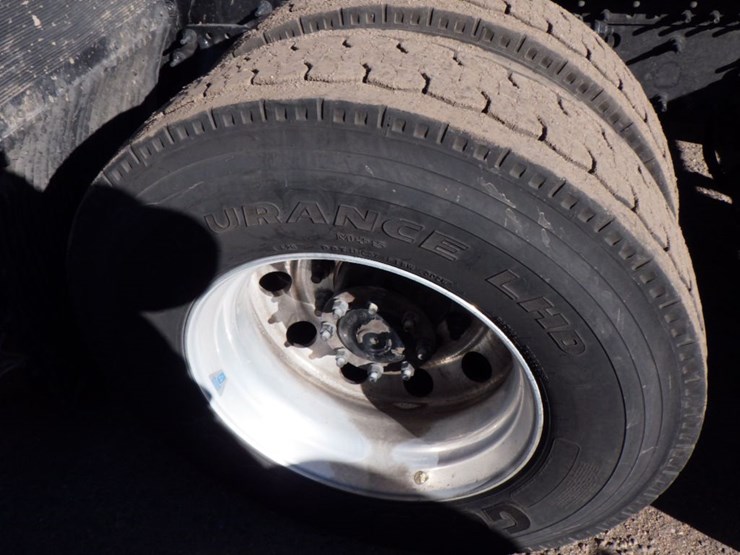 2022-volvo-vnl-760-image-18