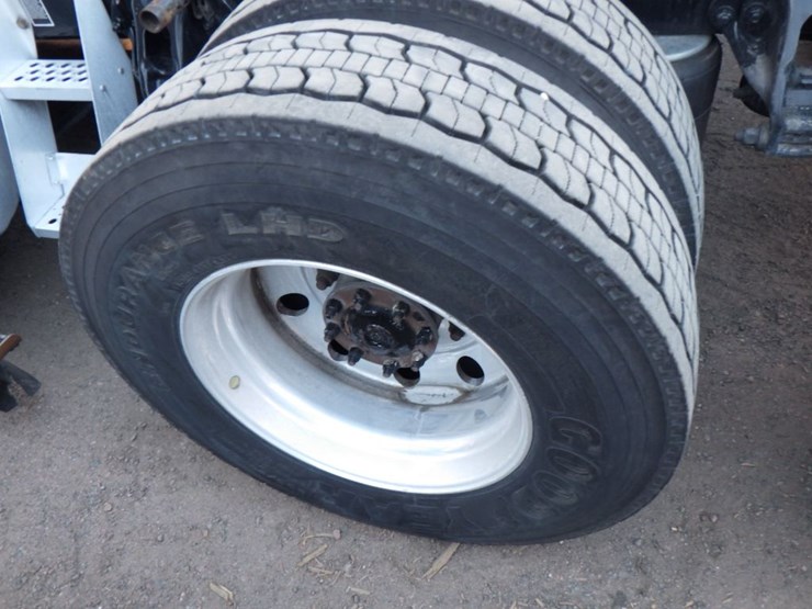 2022-kenworth-t680-image-16