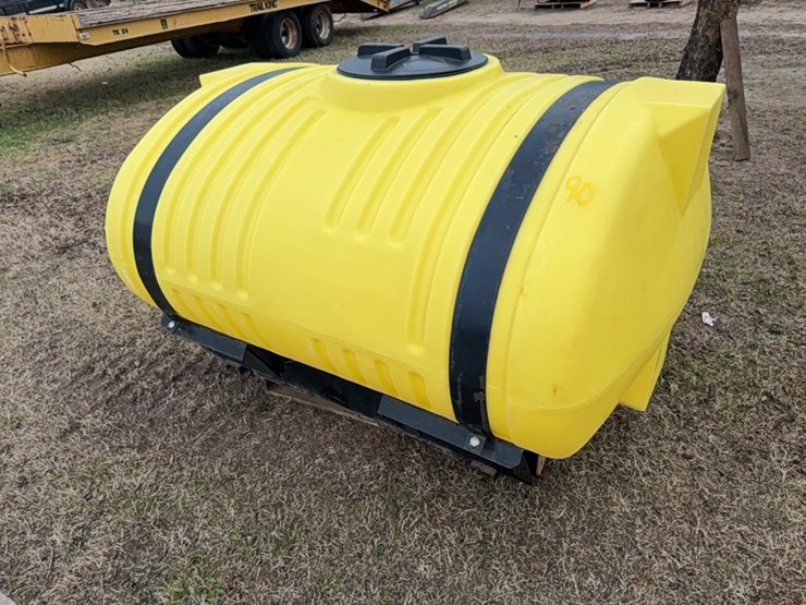 400-gallon-elliptical-tank-with-metal-straps-￼-image-9