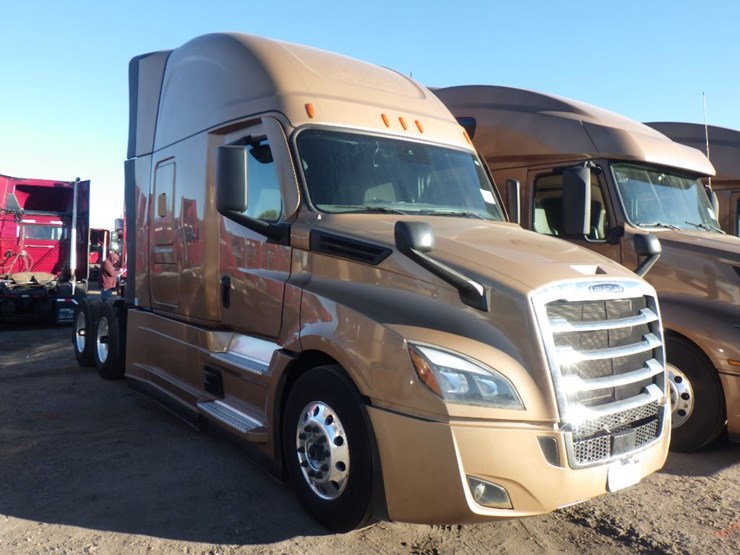 2023-freightliner-cascadia-126-image-3