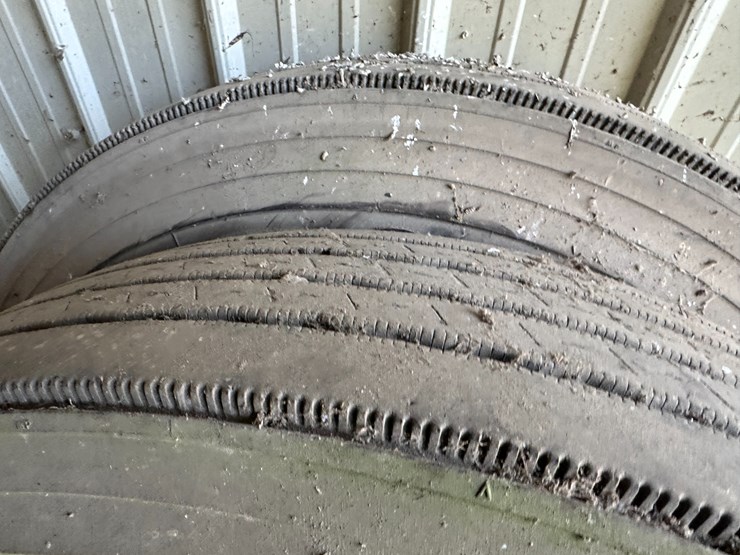 #35097-•-lot-of-miscellaneous-tires-image-15