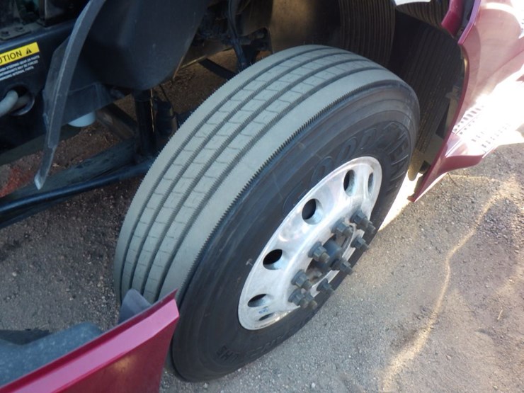 2022-volvo-vnl-300-image-19