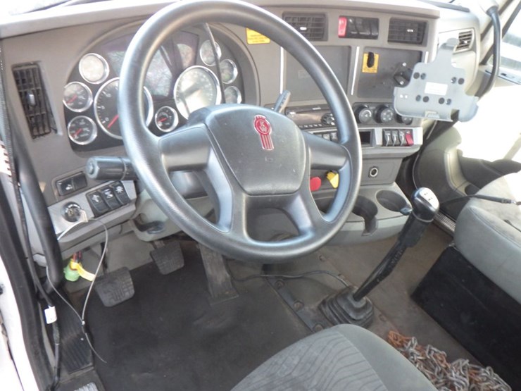 2016-kenworth-t680-image-18