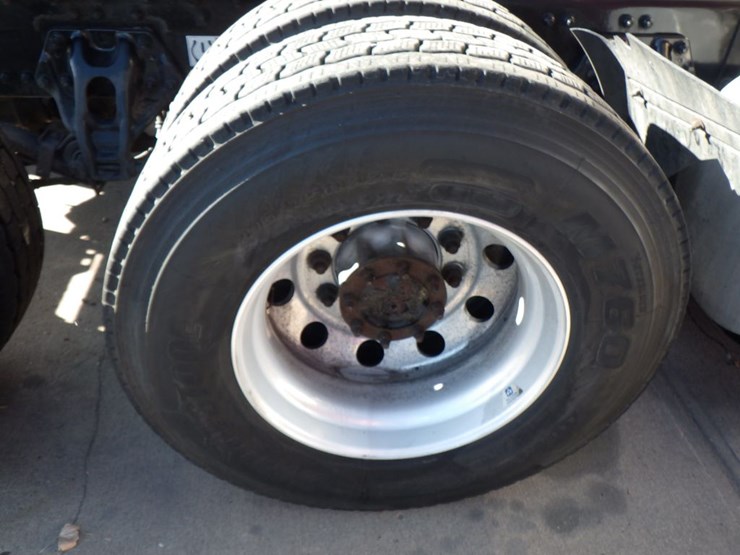 2022-kenworth-t680-image-7