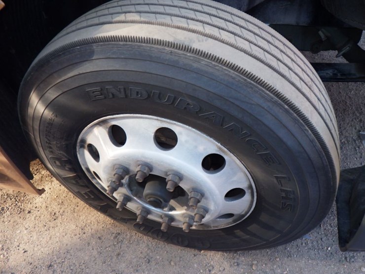 2022-volvo-vnl-760-image-27