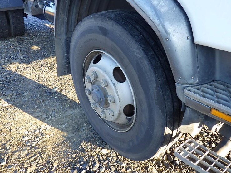 2000-mitsubishi-12'-s/a-hook-truck-image-17