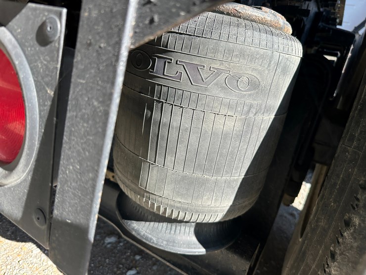 1998-volvo-vn-image-13