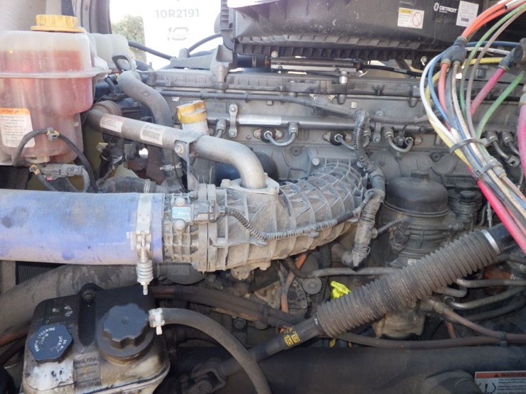 2023-freightliner-cascadia-126-image-24