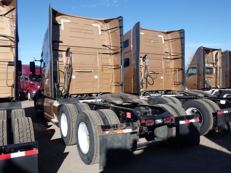 2022-volvo-vnl-760-image-14