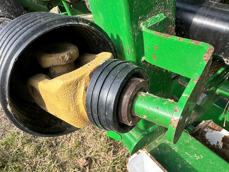 2015-john-deere-630d-image-12