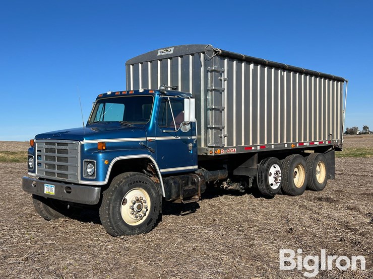 1983-international-f1954-tri/a-grain-truck-image-9