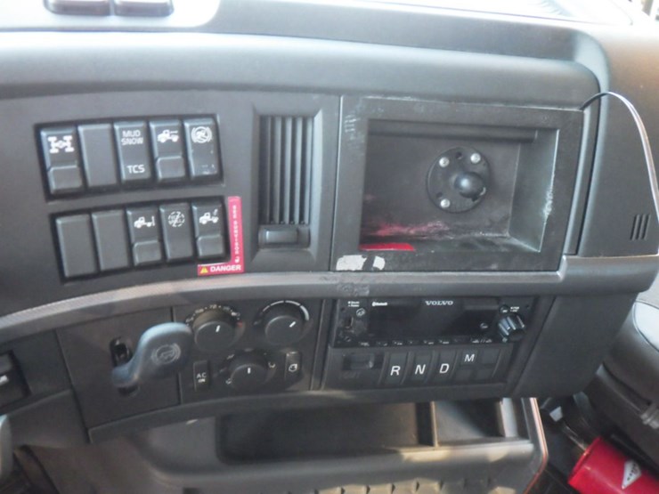 2022-volvo-vnl-760-image-15