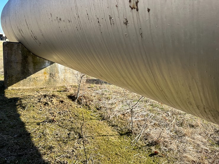 #35828-•-~3,700-gallon-fuel-tank-w/pump-image-8