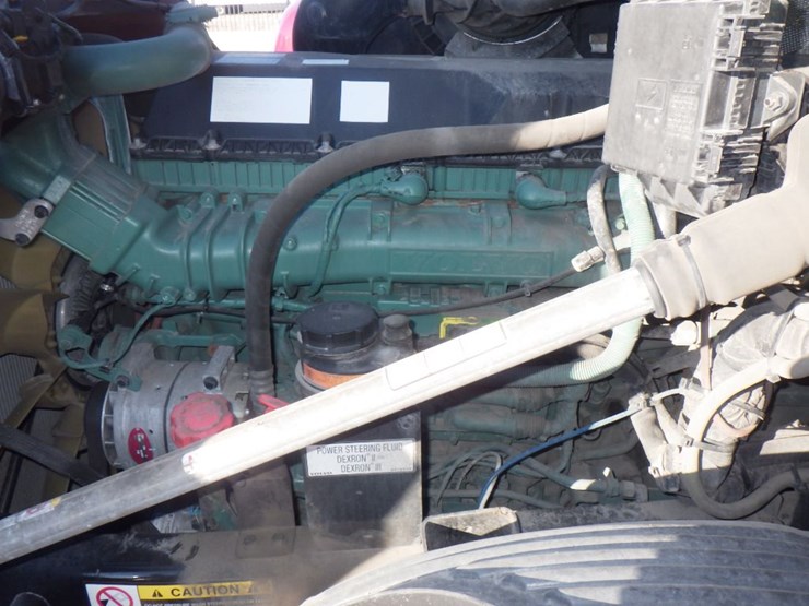 2021-volvo-vnl-300-image-21