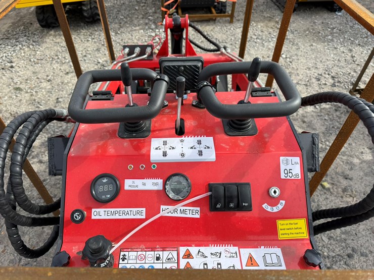 #22787-•-unused-agt-ysrt114-stand-on-tracked-loader-ysrt142025l110321-image-11