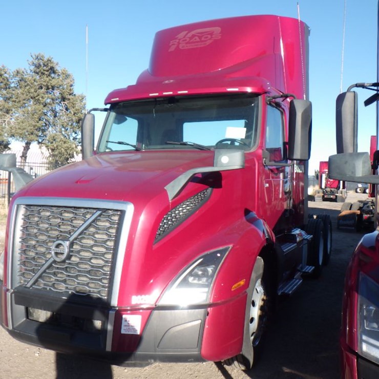 2021 VOLVO VNL 300