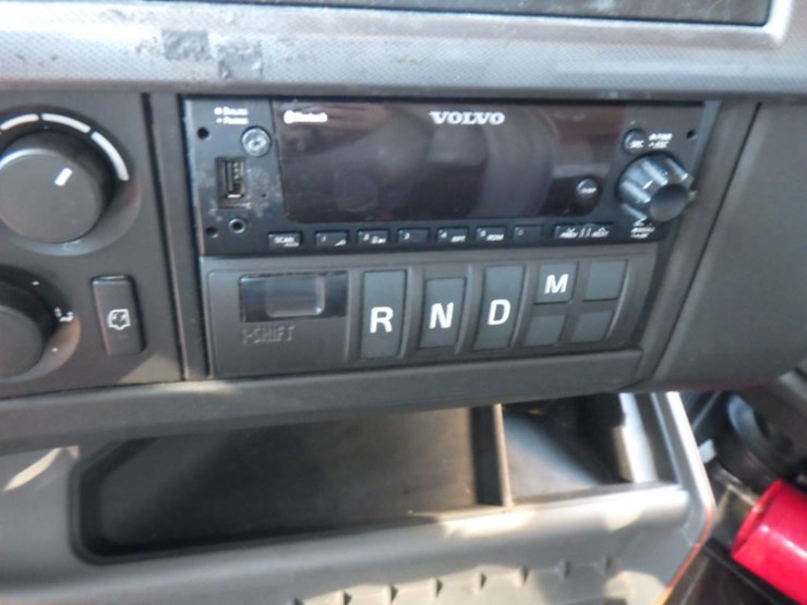 2022-volvo-vnl-760-image-16