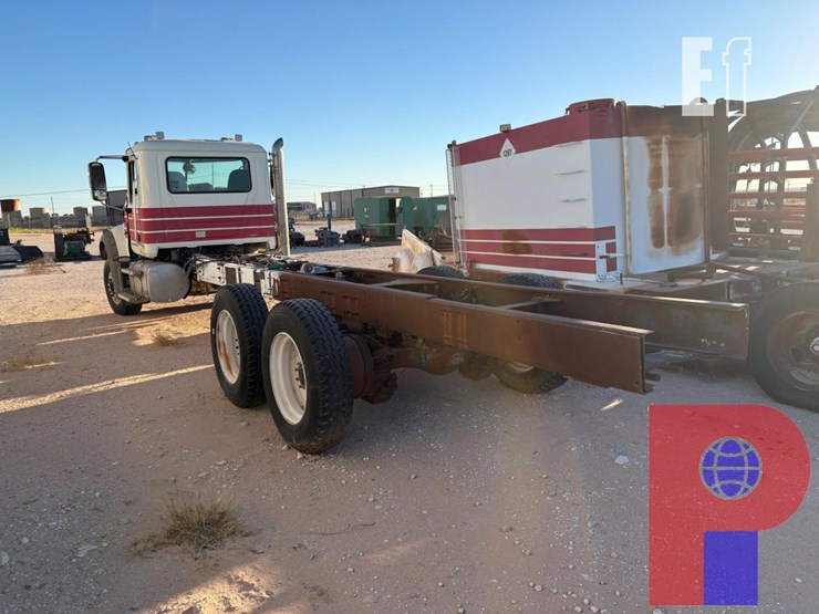 2013-mack-granite-gu713-image-4