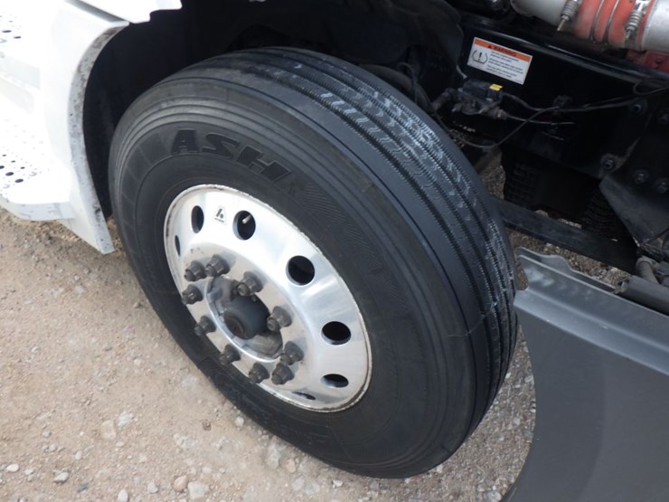 2022-freightliner-cascadia-126-image-27