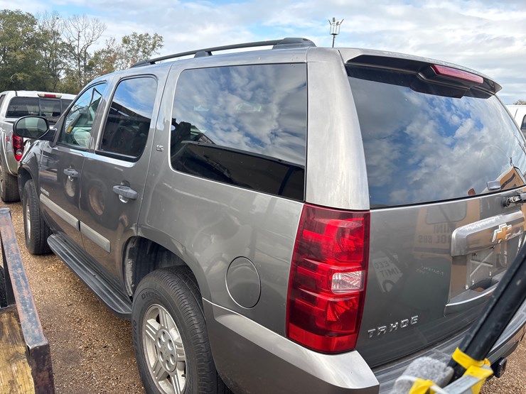 2008-chevrolet-tahoe-image-4