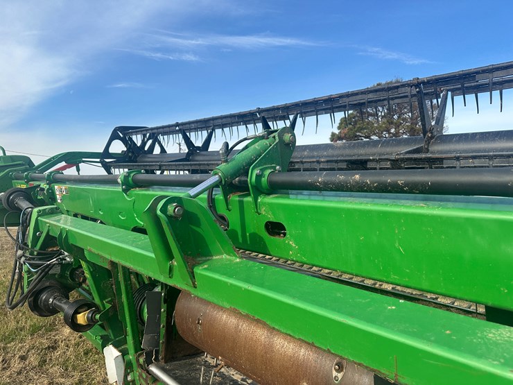 2015-john-deere-630d-image-10