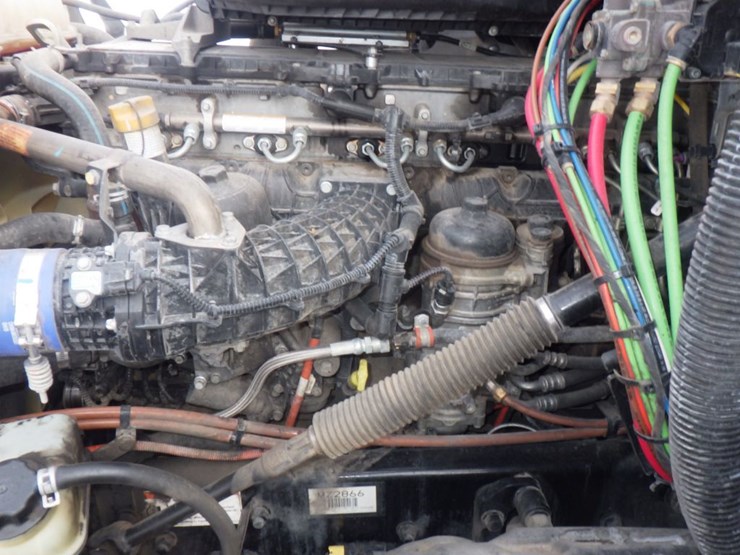 2022-freightliner-cascadia-126-image-23