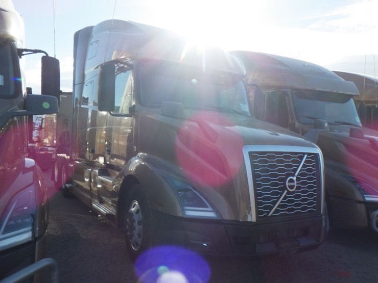 2022-volvo-vnl-760-image-5