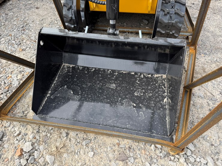 #83-•-unused-agt-mx-crt23-stand-on-tracked-loader-mxcrt232025j00636-inv#-35701-image-24