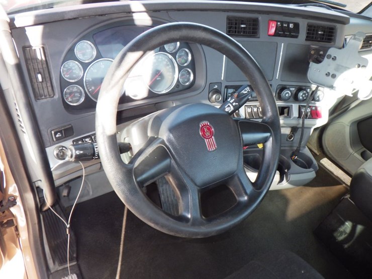 2022-kenworth-t680-image-18