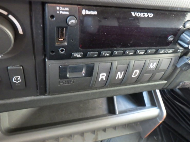 2023-volvo-vnl-760-image-16