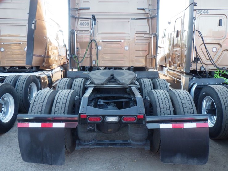 2023-volvo-vnl-760-image-8