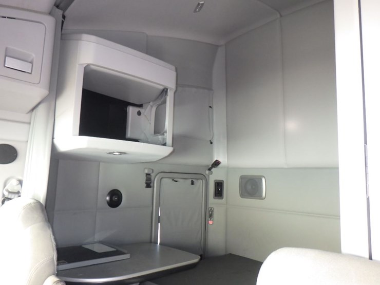 2022-kenworth-t680-image-18