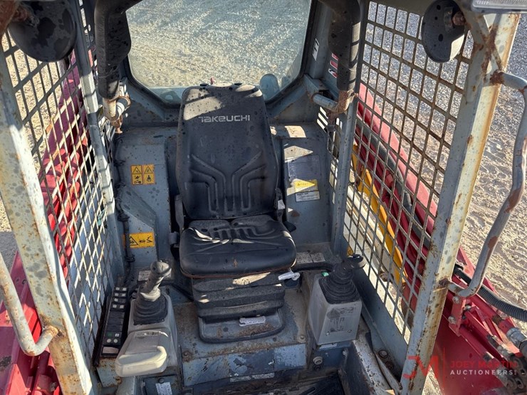 2016-takeuchi-tl8-image-12