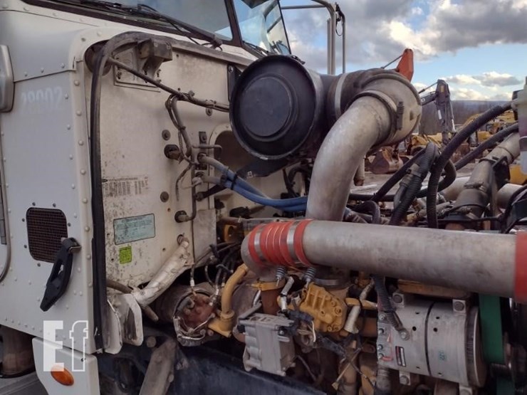 2008-peterbilt-365-image-18