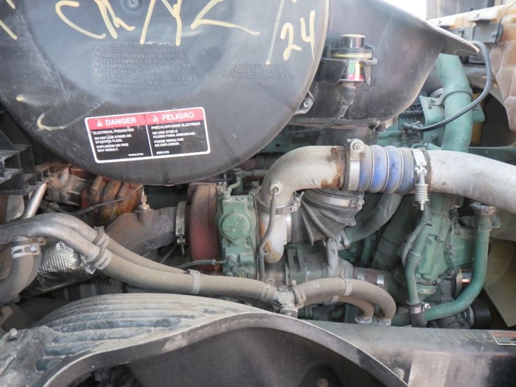 2022-volvo-vnl-760-image-24