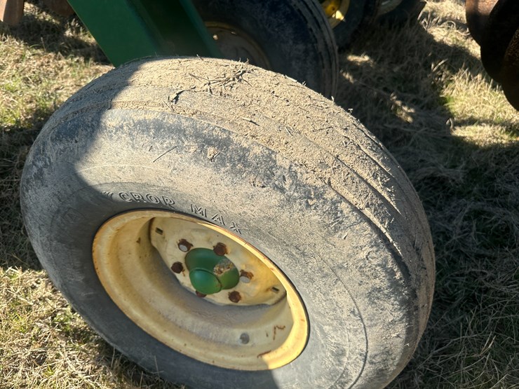 john-deere-32-image-6