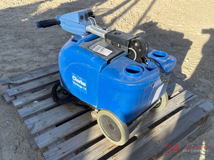 clarke-vantage-14-floor-scrubber-image-3