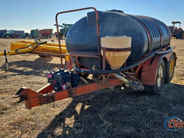 1000-gallon-nurse-tank-on-trailer-w/-briggs-&-stratton-motor-image-1