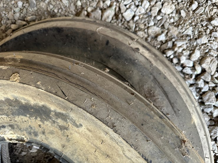 #35865-•-6.70-15-tire-image-2