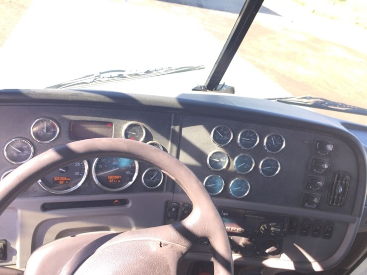 2016-peterbilt-389-image-8